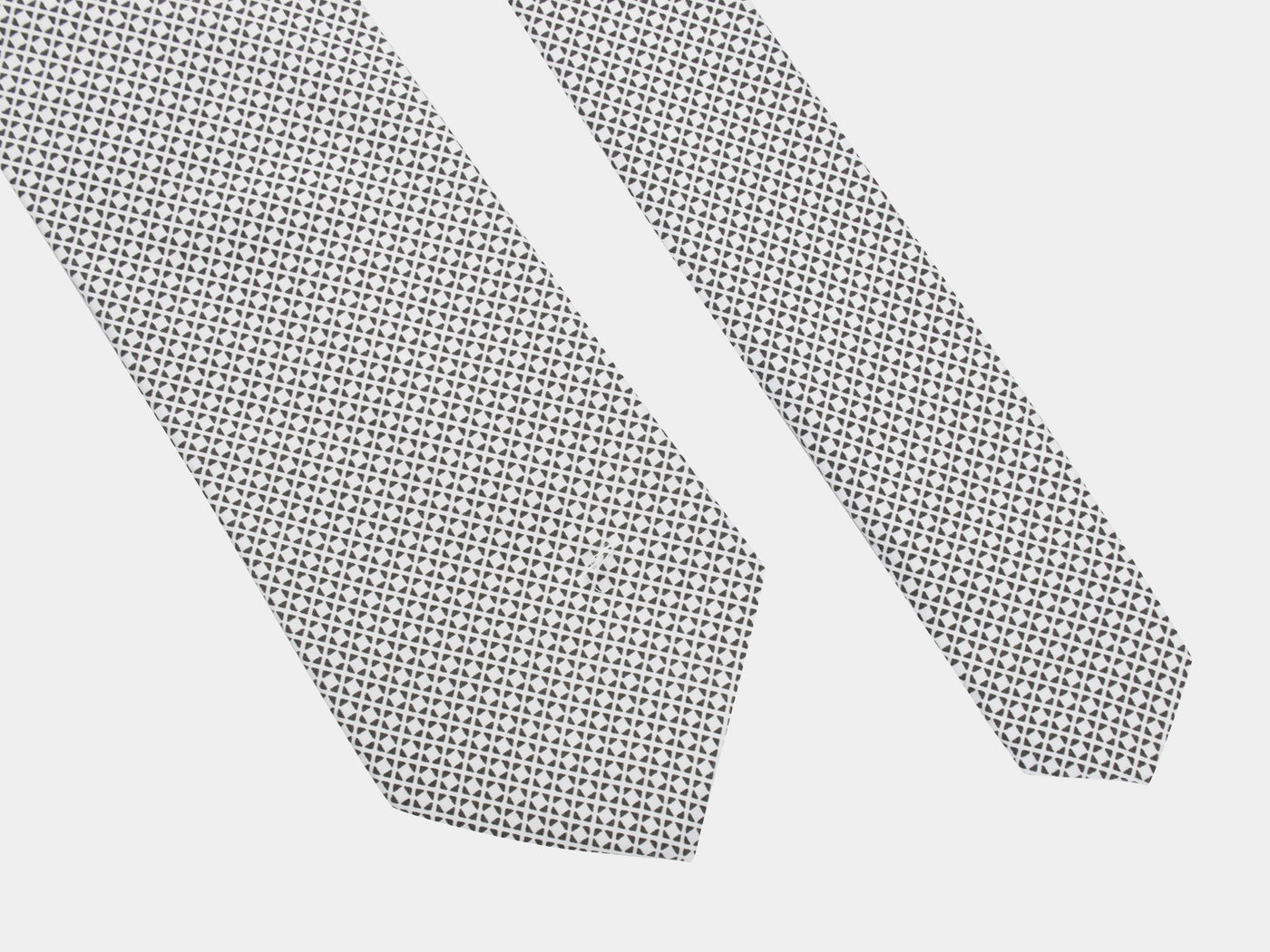 CVT70 / White Patterned Micro Fiber Tie